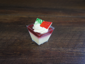 Panna Cotta mit Saisonfrüchten