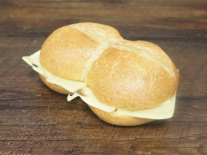 Wasserweggen gefüllt mit Käse