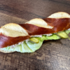 Laugenstange gefüllt mit Thon