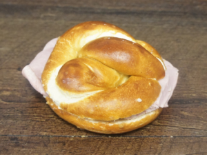 Silserli Brezeli gefüllt mit Schinken