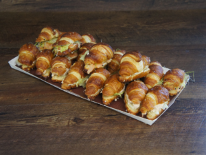 Mini Laugengipfel gefüllt mit Thon & Lachs (Einheit à 20 Stk.)