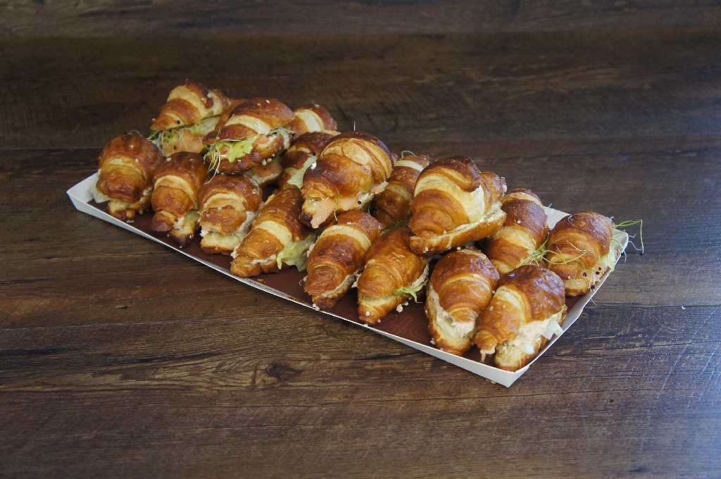 Mini Laugengipfel gefüllt mit Thon & Lachs (Einheit à 20 Stk.)