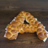 Butterzopf-Buchstaben gefüllt