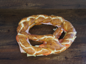 Riesenbrezel gefüllt